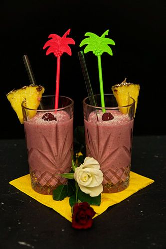 Framboos en ananas kokos cocktail met rum.