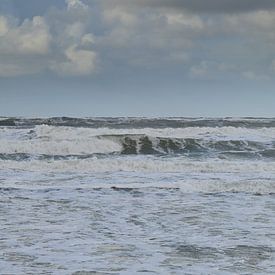Sea and waves by Jose Lok