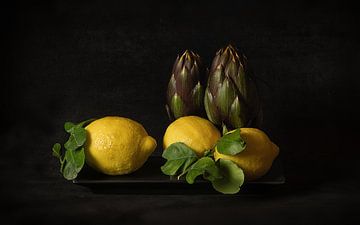 Stilleven citroen en artisjok von Monique van Velzen