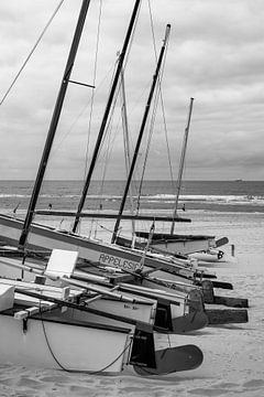 Catamarans at the shoreline. Noordwijk. 2 van Alie Ekkelenkamp