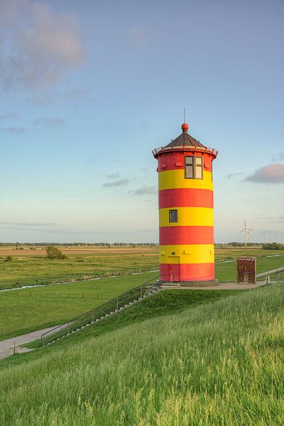 Vuurtoren van Pilsum in Oost-Friesland van Michael Valjak
