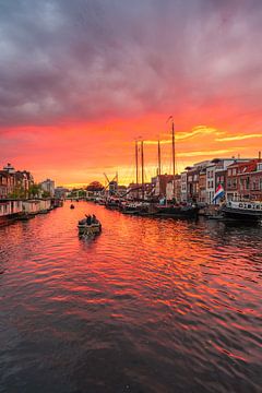 Leiden - Sunset with boat on the Kort Galgewater (0025) by Reezyard