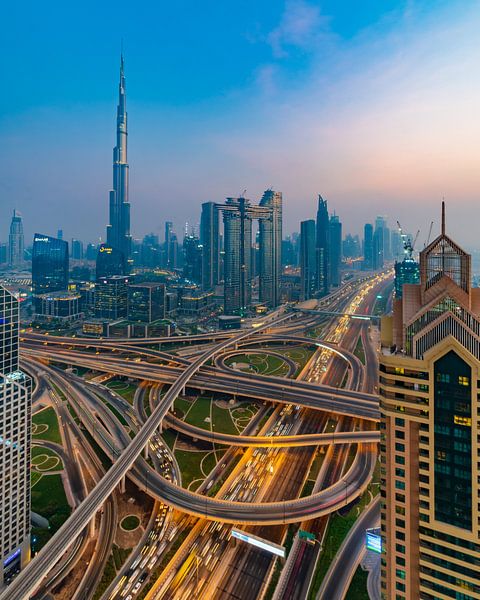 Dubai Highway Spaghetti von Remco Piet