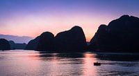 Sonnenuntergang in langer Bucht Ha, Vietnam von Rietje Bulthuis Miniaturansicht