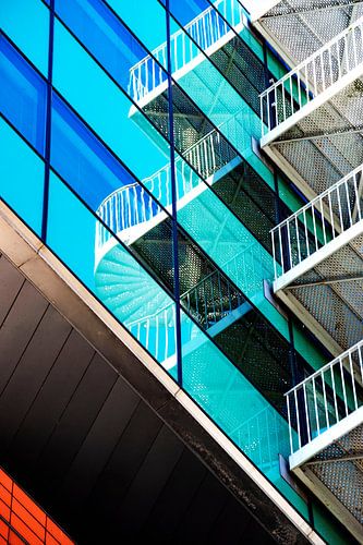 Abstract reflection in glas