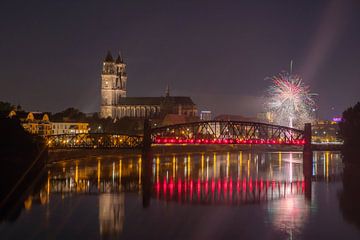 Magdeburg bei Nacht - Dom, Hubbrücke und Feuerwerk von t.ART