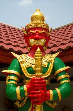 Garde dans un temple en Thaïlande sur Gert Hofman