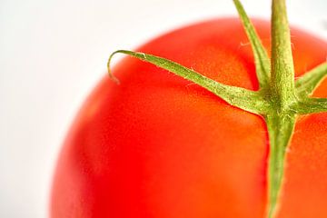 rijpe rode tomaat van Heiko Kueverling
