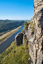 Blick auf den Fluss Elbe im Elbsandsteingebirge von Heiko Kueverling