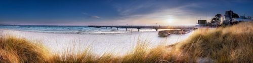 Zonsopgang op het Oostzeestrand van Scharbeutz.
