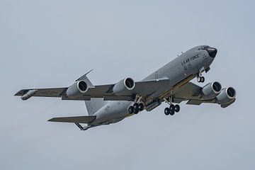 Boeing KC-135R Stratotanker de l'armée de l'air américaine. sur Jaap van den Berg