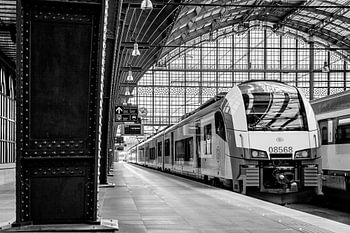 De trein vertrekt vanaf spoor 1