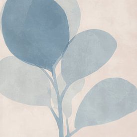 Zarte blaue Pflanze auf beigem Hintergrund von But First Framing