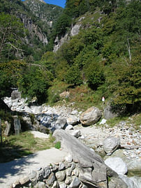 Bergwelten XXXVII - Valle di Livo . die ungezähmte, wilde Schlucht von Helmut Martin - The Art of Stone - Steinkunst & Photographie