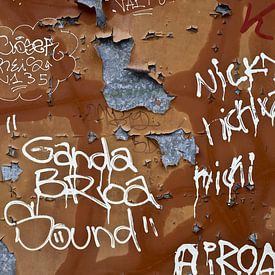 Graffiti an der Algarve. von Marieke van der Hoek-Vijfvinkel