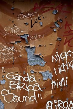 Graffiti in Algarve. van Marieke van der Hoek-Vijfvinkel