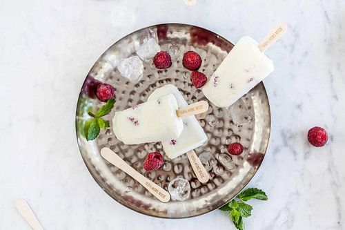 Glaces au yogourt et aux framboises
