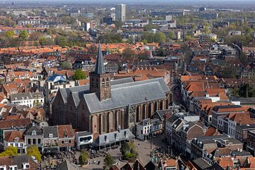Uitzicht vanaf de Onze Lieve Vrouwetoren: De Sint-Joris Kerk in Amersfoort van Thijs Schouten