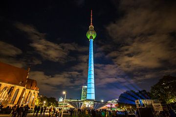 La tour de télévision de Berlin sous un jour particulier