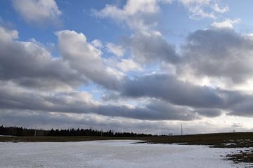 Clouds in a spring sky by Claude Laprise