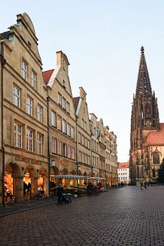 Muenster, gabeld sandstone houses on Prinzipalmarkt with St. Lamberts Church,  Germany, Western Euro by wunderbare Erde