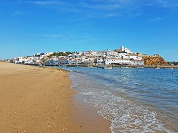 Het plaatsje Ferragudo in de Algarve Portugal van Eye on You