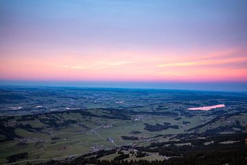 Sonnenuntergang vom Grünten auf das Oberallgäu von Leo Schindzielorz