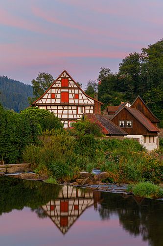 Vakwerkhuizen in Schiltach tijdens zonsopkomst
