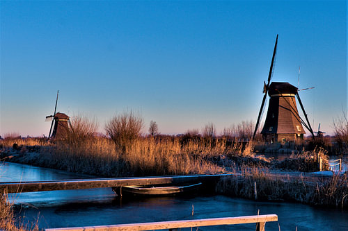 Molens en bootje bij Kinderdijk