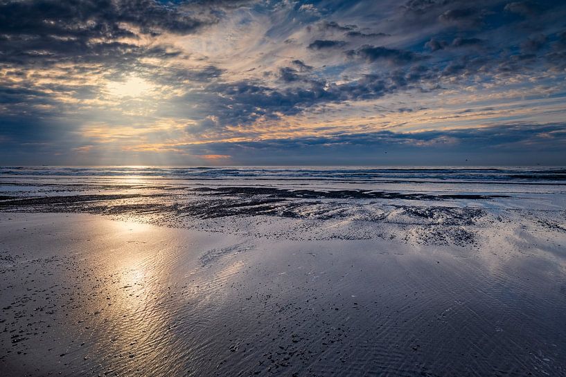 prachtige zonsondergang langs de Nederlandse kust  van gaps photography