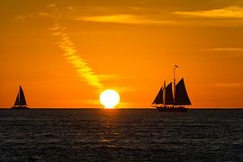 USA, Florida, Two sailboats next to the sun as sunset on ocean by adventure-photos