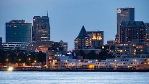 Ligne d'horizon de Rotterdam sur 24 liquidmedia