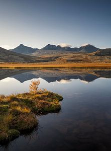 Couleurs automnales et reflets dans le parc national de Rondane