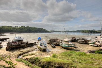 HDR urbex Cimetiere a bateaux scheepskerkhof te Quelmer bretagne van W J Kok