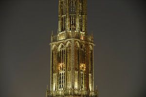 Nahaufnahme des Turms der Utrechter Kathedrale von Donker Utrecht