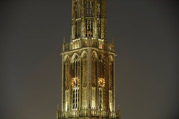 Gros plan de la tour de la cathédrale d'Utrecht