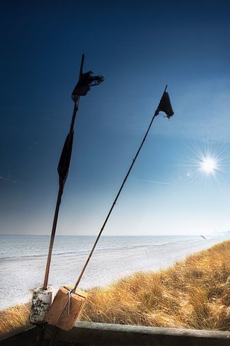 Vissersboeien op het strand van de Oostzee bij Scharbeutz.