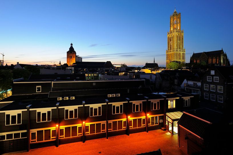 De binnenstad van Utrecht met Buurkerk, Domtoren en Domkerk van Donker Utrecht