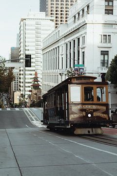 Kabeltram rijd door San Francisco | Reisfotografie | Californië, U.S.A. van Sanne Dost