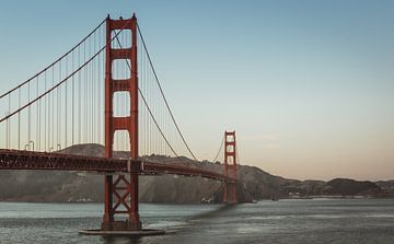 Golden Gate Bridge bij zonsondergang in San Francisco | Reisfotografie fine art foto print | Califor van Sanne Dost