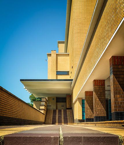 Trouw ingang raadhuis Hilversum