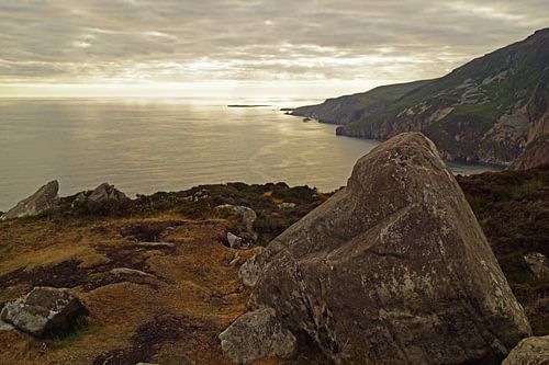 Zonsondergang bij de Slieve League kliffen in Ierland