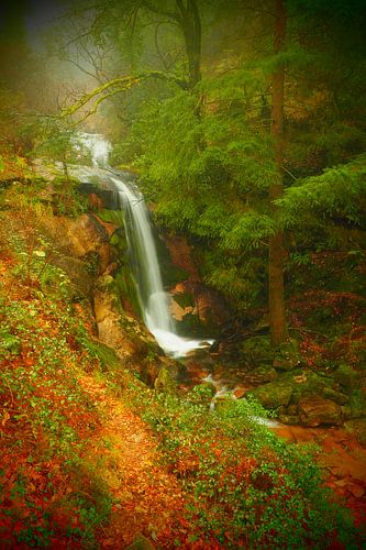 Watervallen in de bergen - spectaculaire natuurfotografie vol energie en kracht. Koop nu een muurschildering of canvas en ervaar bergwater.