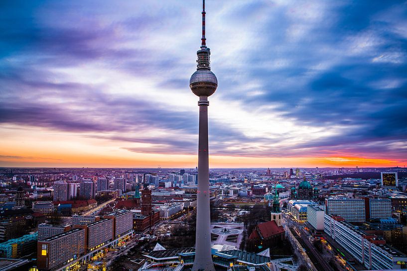 Fernsehturm Berlijn van Leon Weggelaar