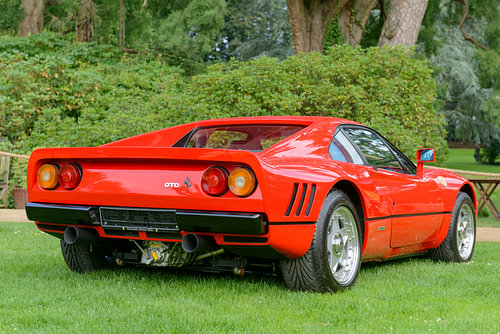 Ferrari 288 GTO sportauto uit de jaren 80 in Ferrari rood