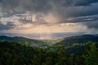 Dramatische lichtstemming boven Bühl