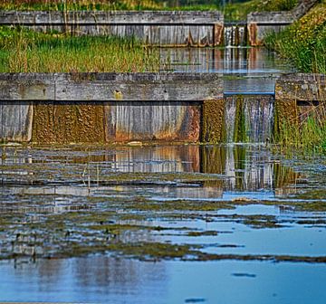 Waterval in rivier van Astrid Thomassen