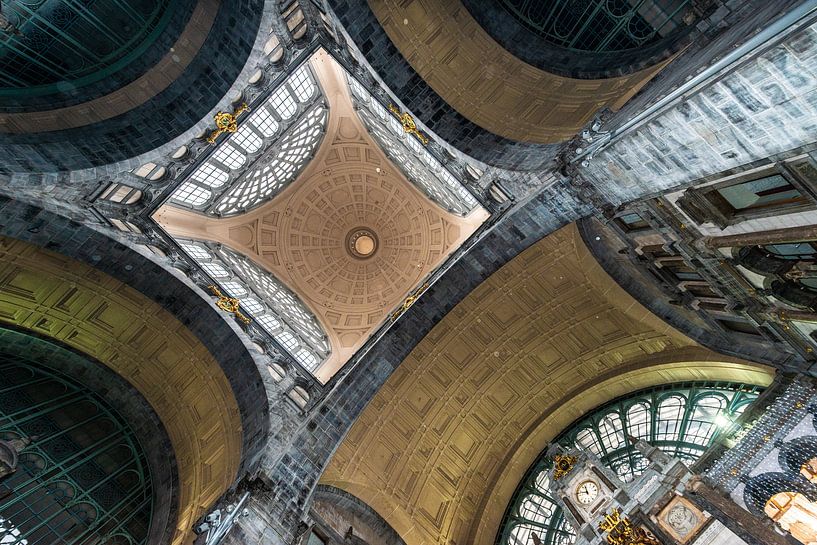stationplafond symetrie par Brian Morgan
