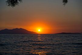 Zonsondergang in de zee by Photography by Karim