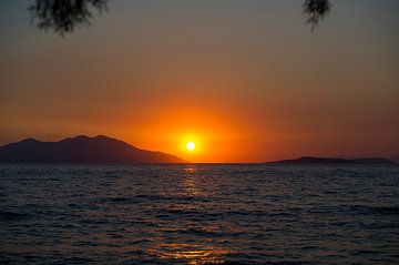 Zonsondergang in de zee van Photography by Karim
